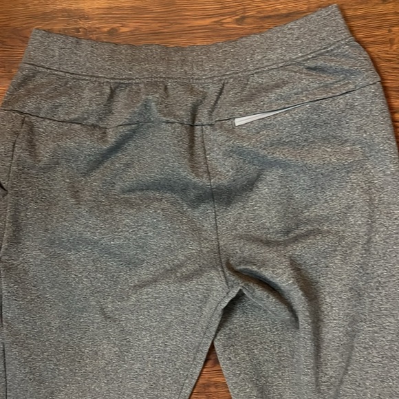 Nearly new, lululemon joggers Size 10. There are zero snags. Offers welcome! - Picture 6 of 6